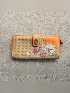 VTG Y2k FOSSIL Boho Perforated FLORAL WOMENS WALLET TAN LEATHER